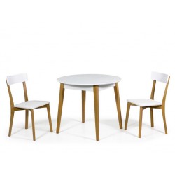 Conjunto mesa y sillas de madera barnizada.